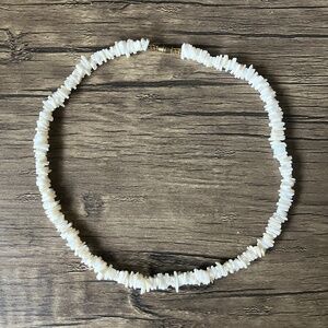 NWOT Off white shell necklace beach jewelry